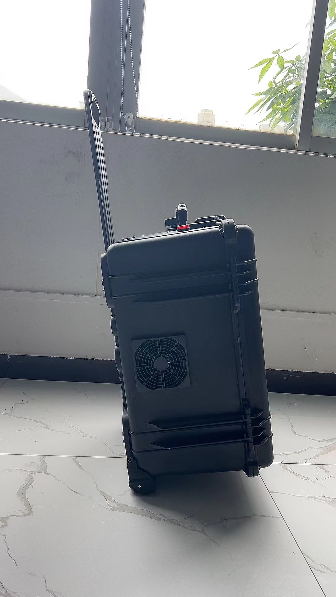 砚山手拉箱型移动通信干扰器